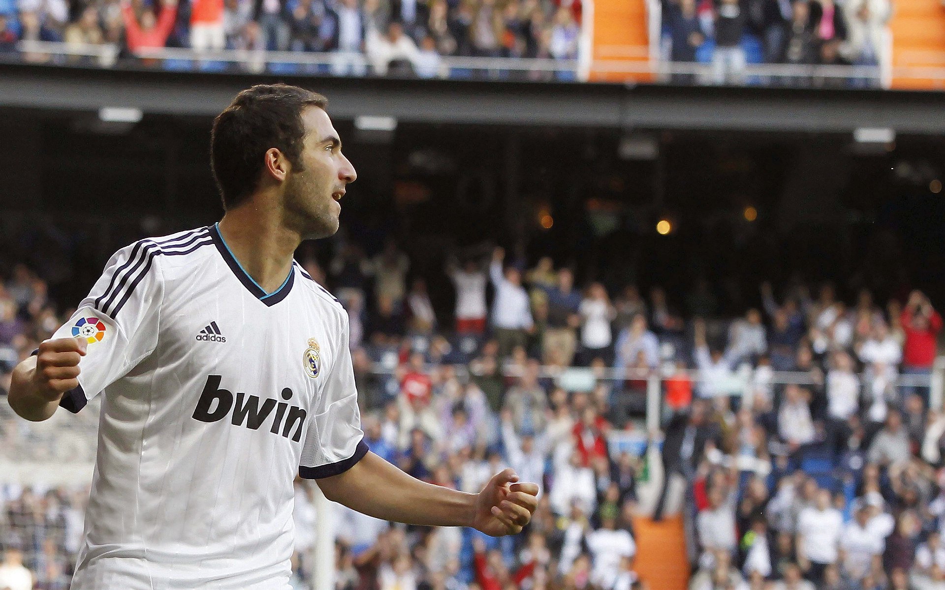 球员的欧冠梦想：从青年到巨星的蜕变史，欧冠足球运动员