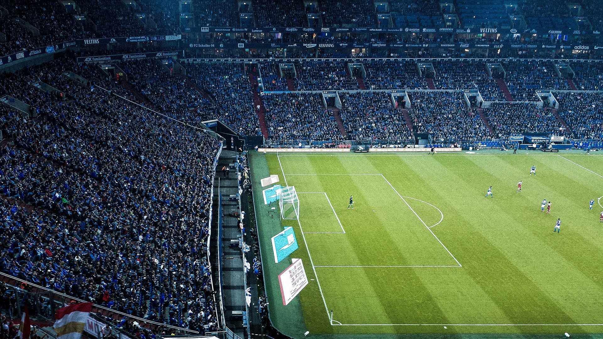 热血对抗！两支顶尖球队将在球场上激战