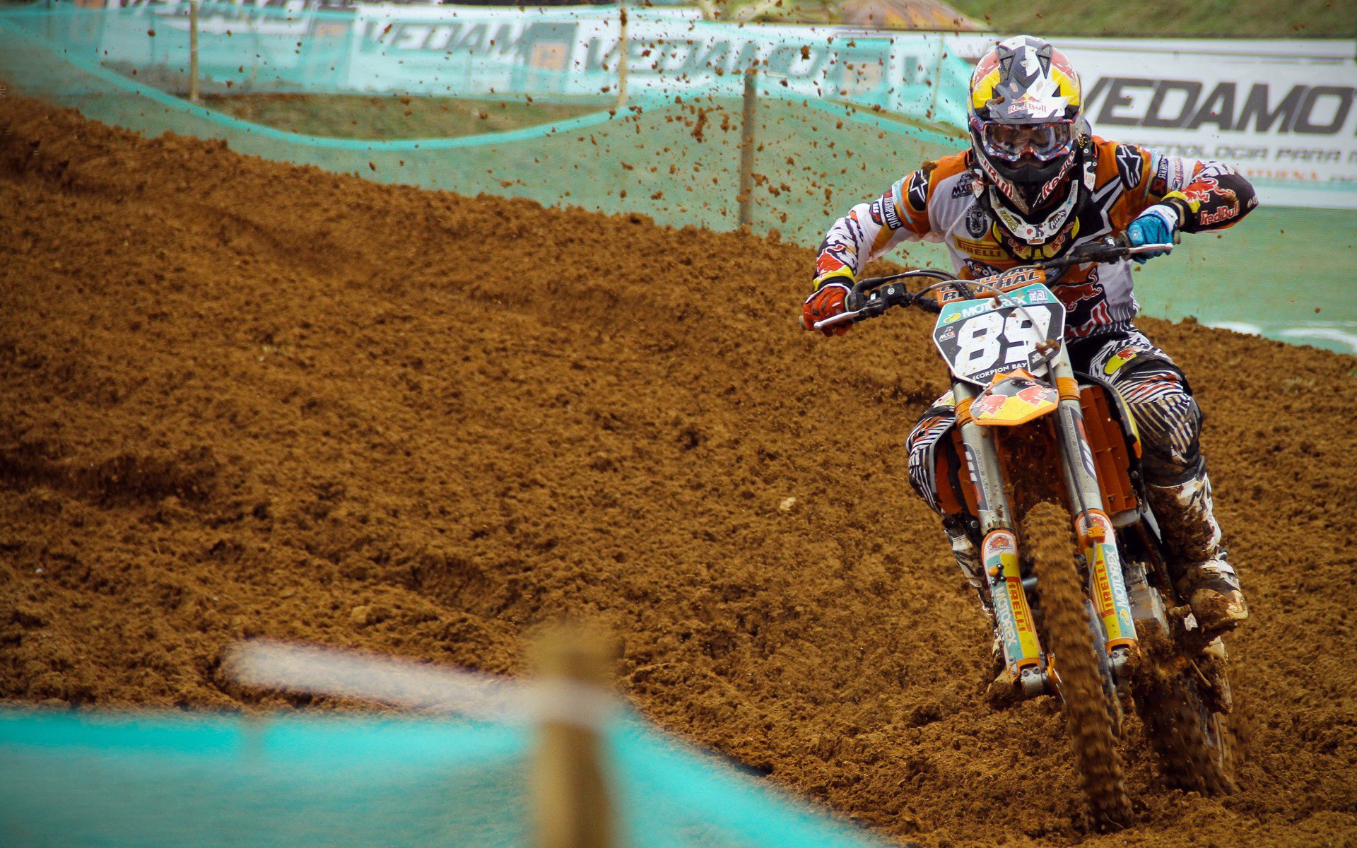 职业联赛推动球员多技能培养增强比赛适应力,业余球员如何提高足球水平